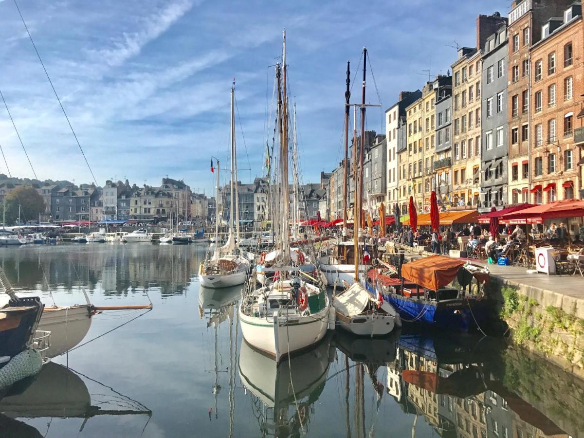 Cote Plage: Charming Trouville Apartment with Linen and Parking Exterior photo