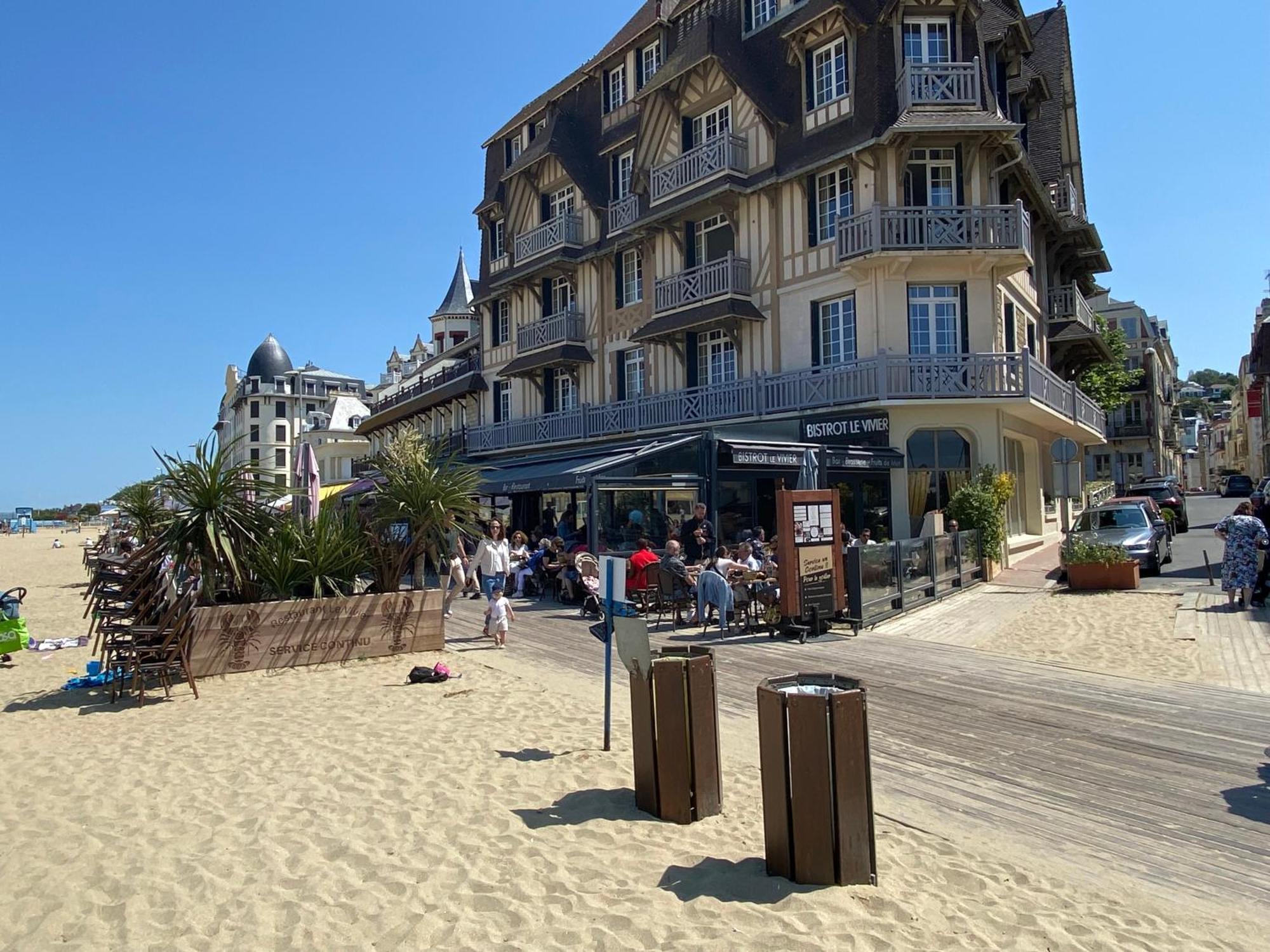 Cote Plage: Charming Trouville Apartment with Linen and Parking Exterior photo