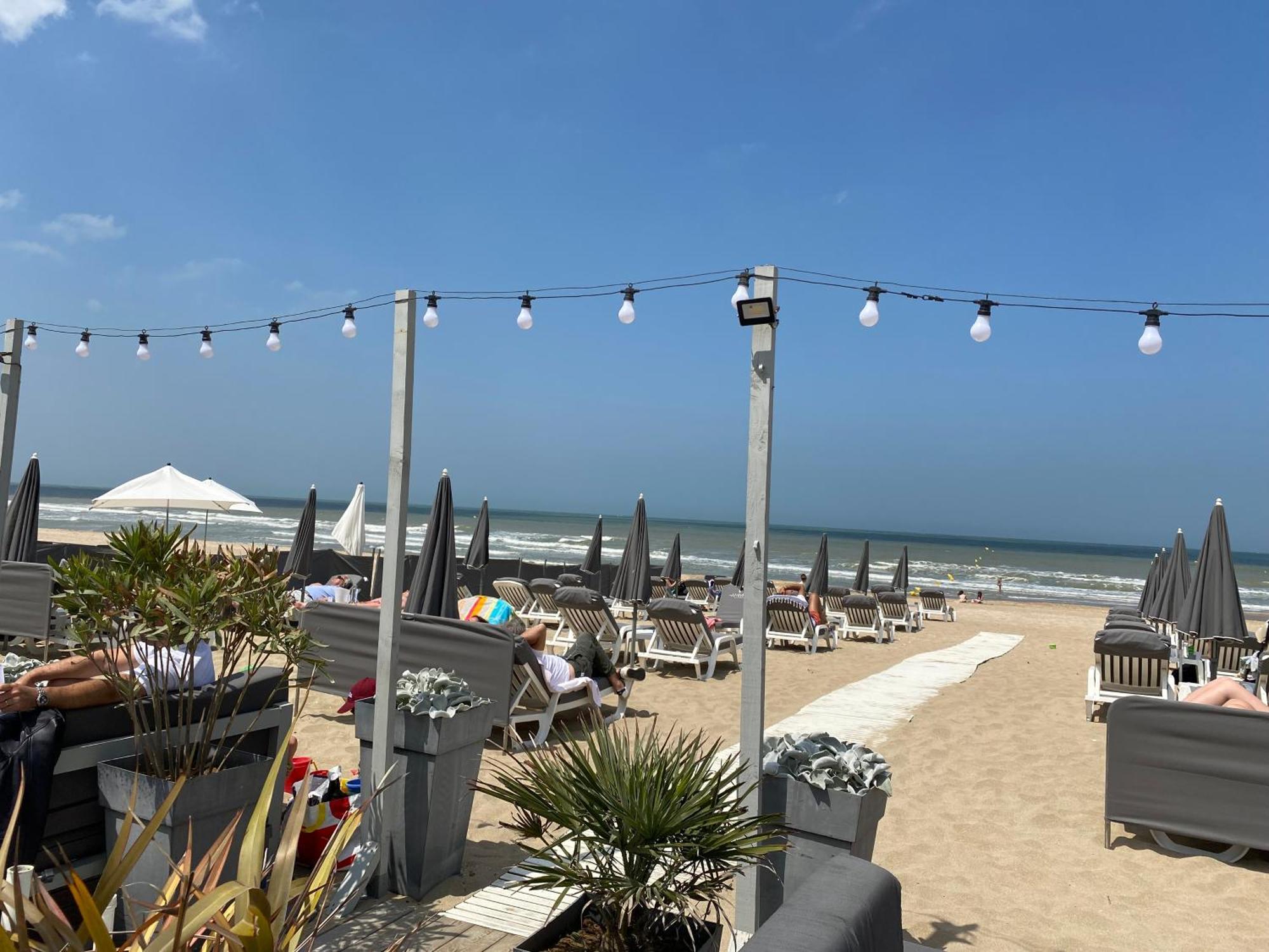 Cote Plage: Charming Trouville Apartment with Linen and Parking Exterior photo