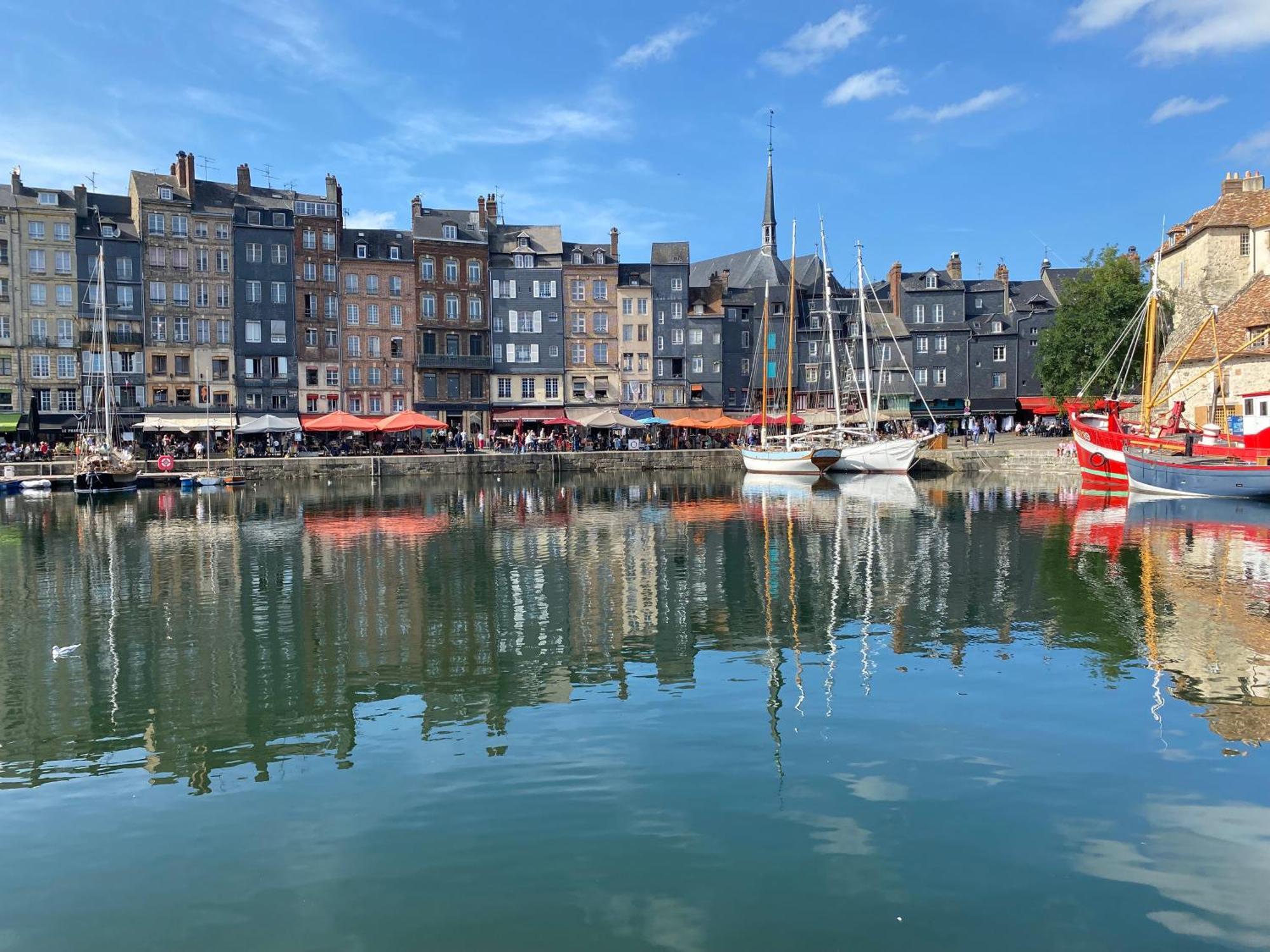 Cote Plage: Charming Trouville Apartment with Linen and Parking Exterior photo