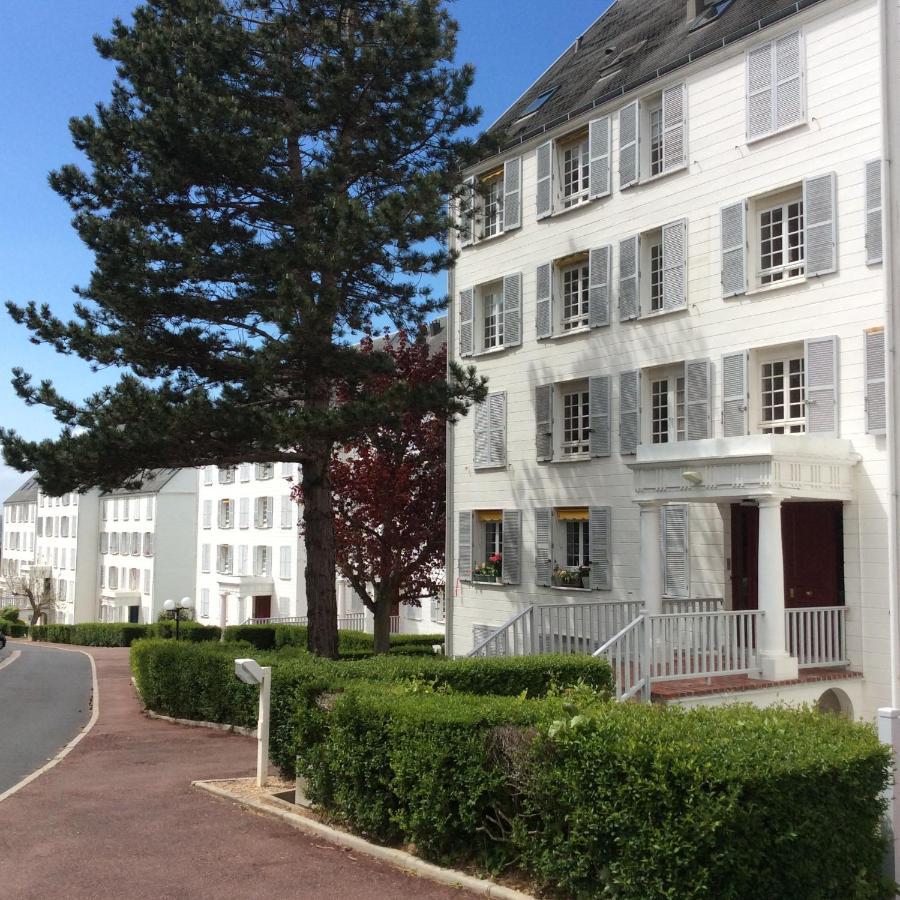 Cote Plage: Charming Trouville Apartment with Linen and Parking Exterior photo